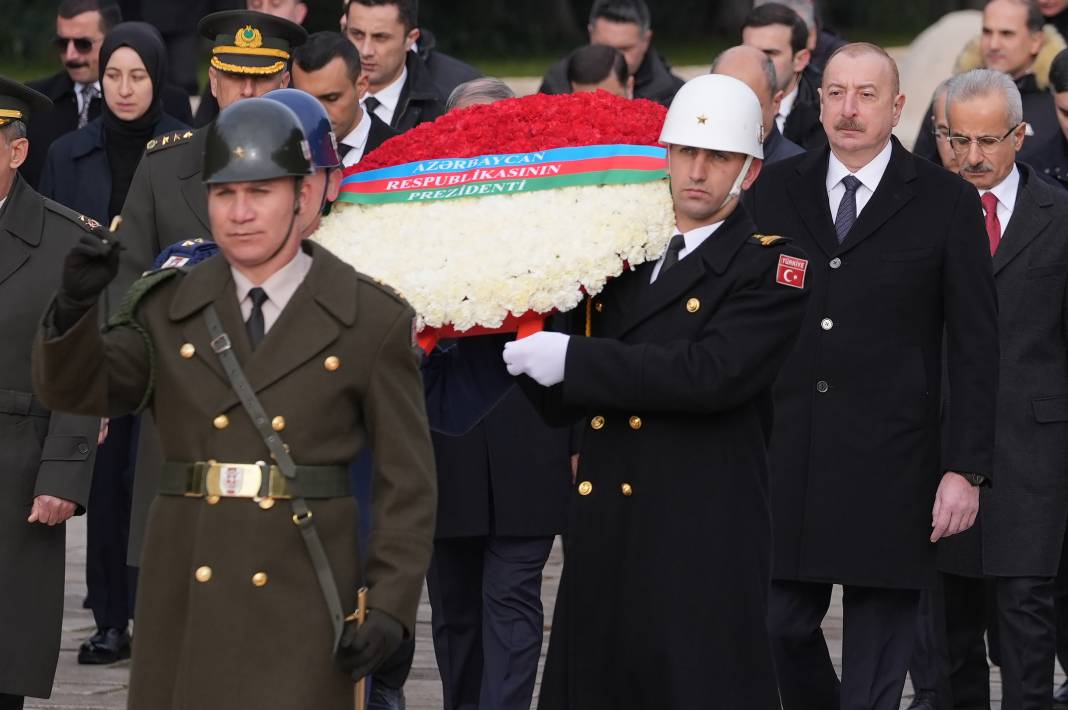Azerbaycan Cumhurbaşkanı Aliyev Anıtkabir'de 30